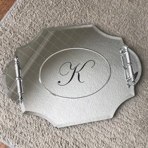 Cosmetic mirror tray